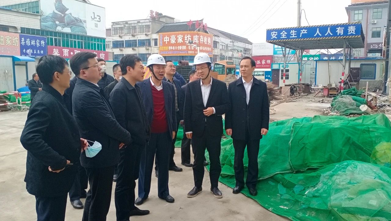 南通市家紡市場(chǎng)協(xié)同發(fā)展領(lǐng)導(dǎo)小組組長(zhǎng)、副市長(zhǎng)潘建華在園區(qū)視察